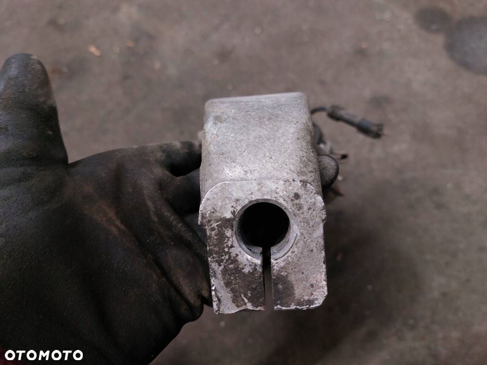 PIASTA ZWROTNICA LEWY PRZÓD BMW F10 520d - 5