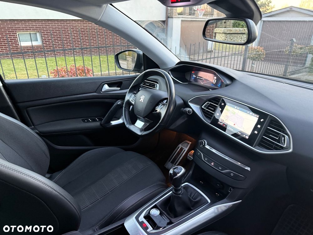 Peugeot 308 BlueHDi 130 Stop & Start Allure Business-Paket - 13