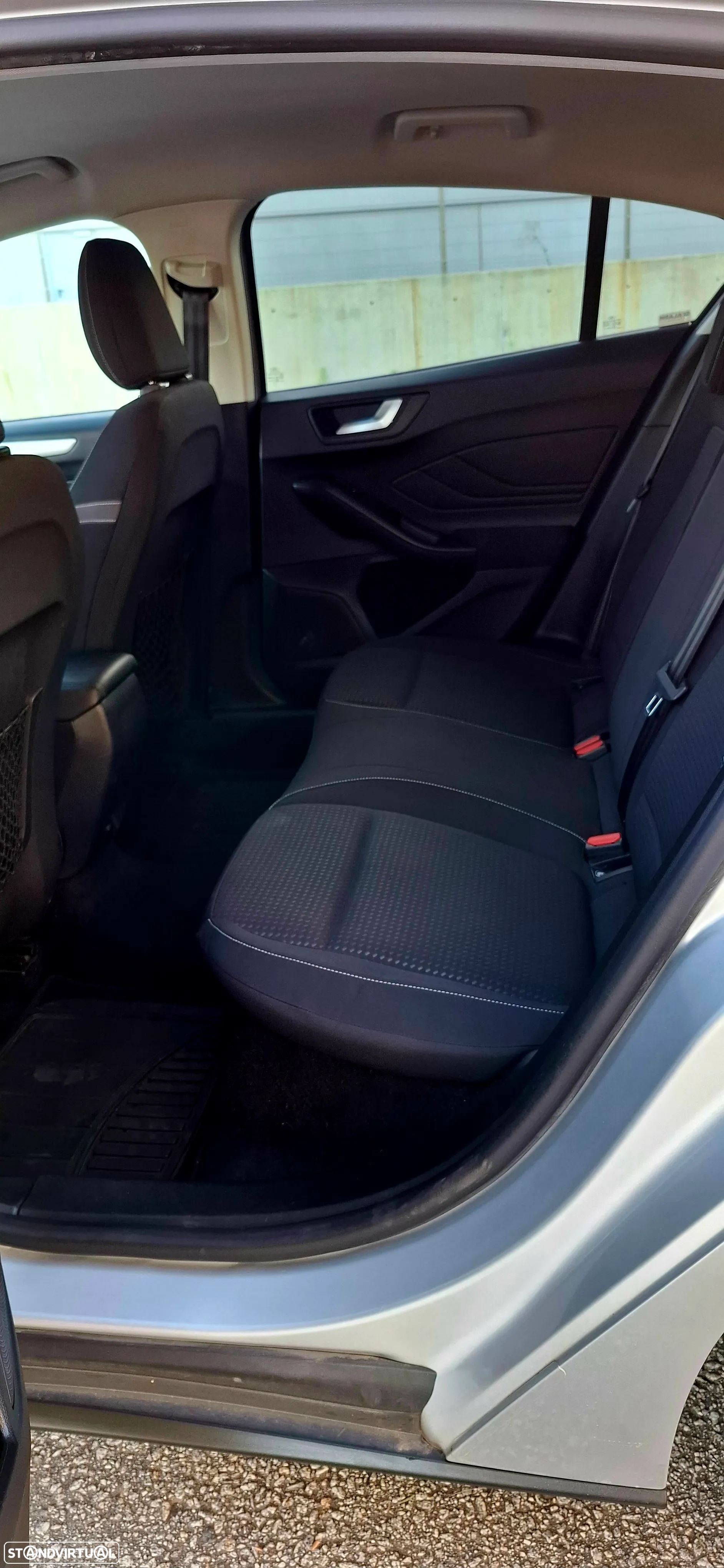 Ford Focus 1.5 TDCi EcoBlue Connected - 12