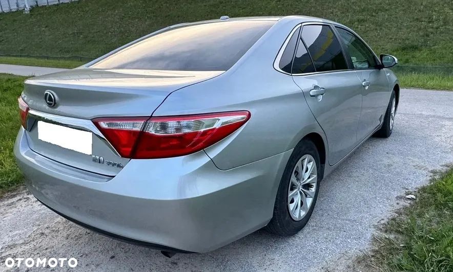 Toyota Camry - 4