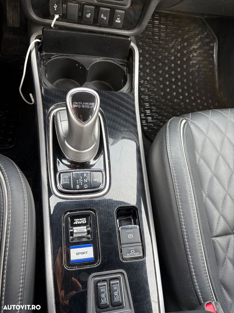 Mitsubishi Outlander PHEV 2.4 L 4X4 Instyle - 10