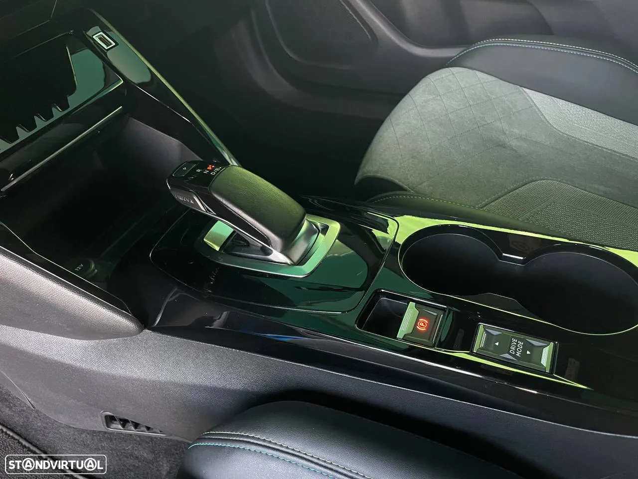Peugeot e-2008 50 kWh GT - 17