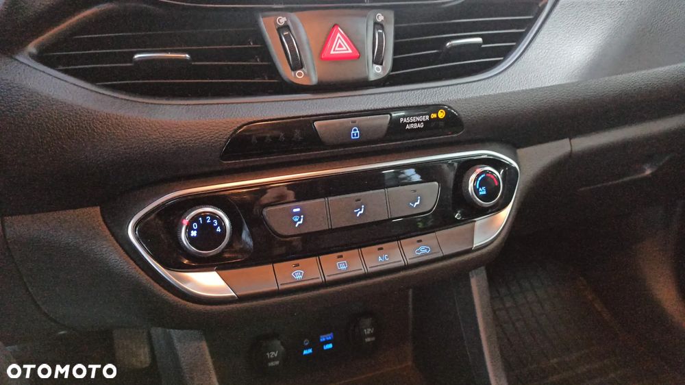 Hyundai i30 1.5 DPI Classic + - 15