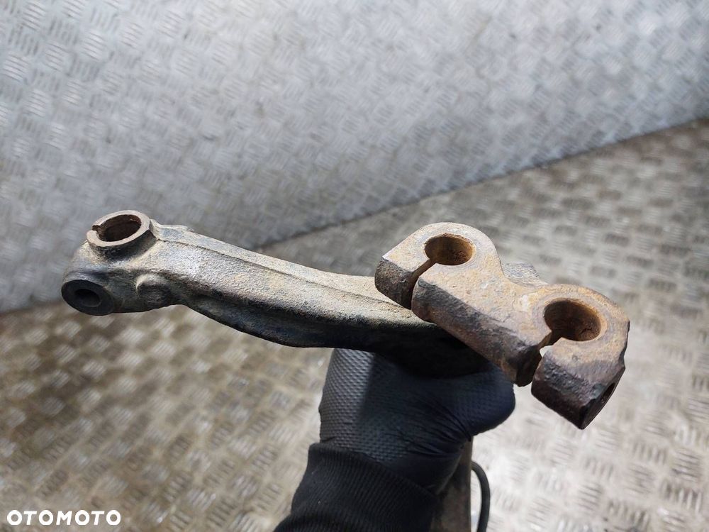 PIASTA ZWROTNICA PRAWY PRZÓD AUDI A4 B5 1.8 20V 8D0407258S - 5