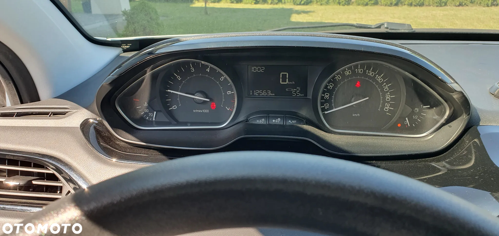 Peugeot 208 - 10