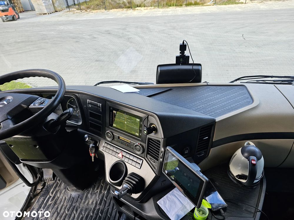 Mercedes-Benz Actros - 3