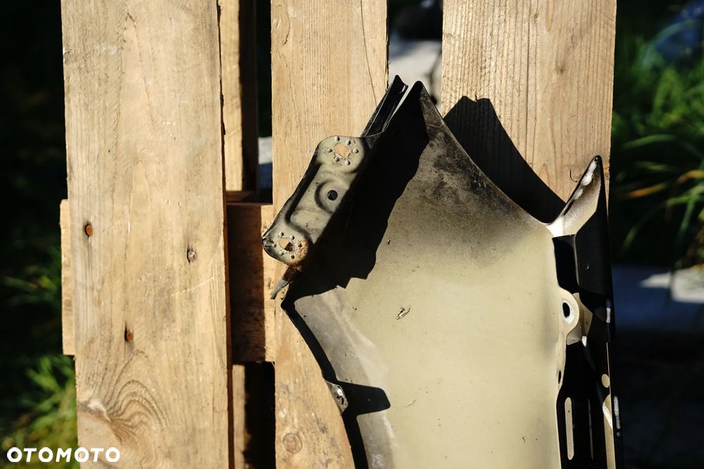 Błotnik przód przedni prawy Skoda Fabia II 9910 - 8