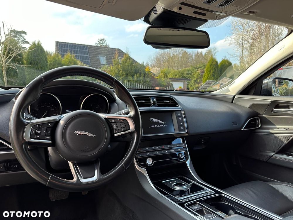 Jaguar XE 20d AWD Prestige - 17