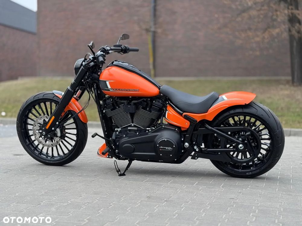 Harley-Davidson Softail Breakout - 18