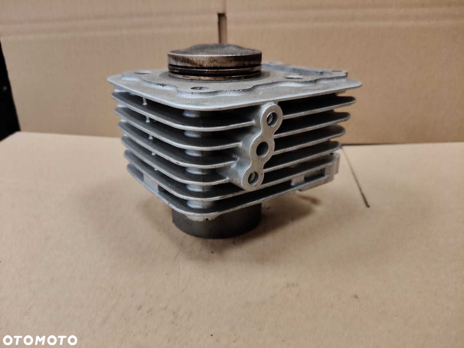 Cylinder z tłokiem Suzuki Marauder 125 [5] - 1