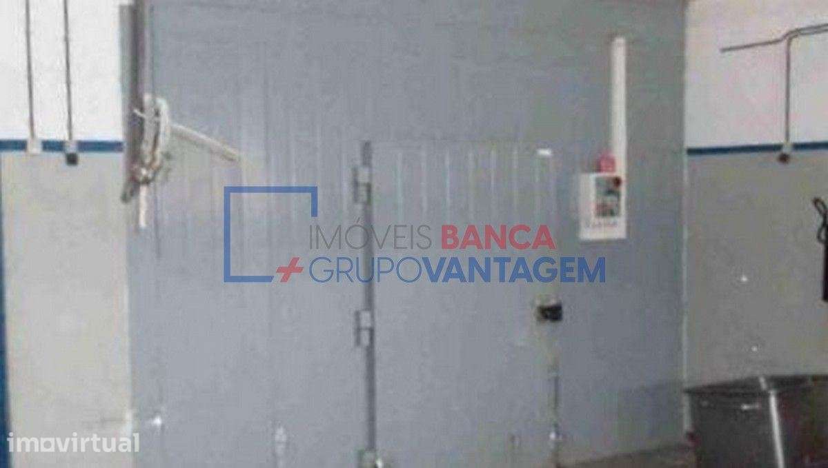 Armazém industrial situado em 2 lotes na Zona Industrial de Vale de... - Grande imagem: 2/6