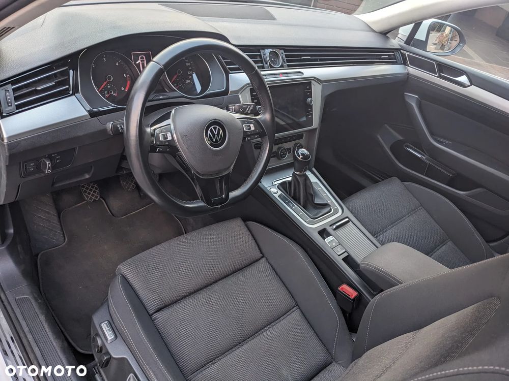 Volkswagen Passat 1.6 TDI BMT Comfortline - 8
