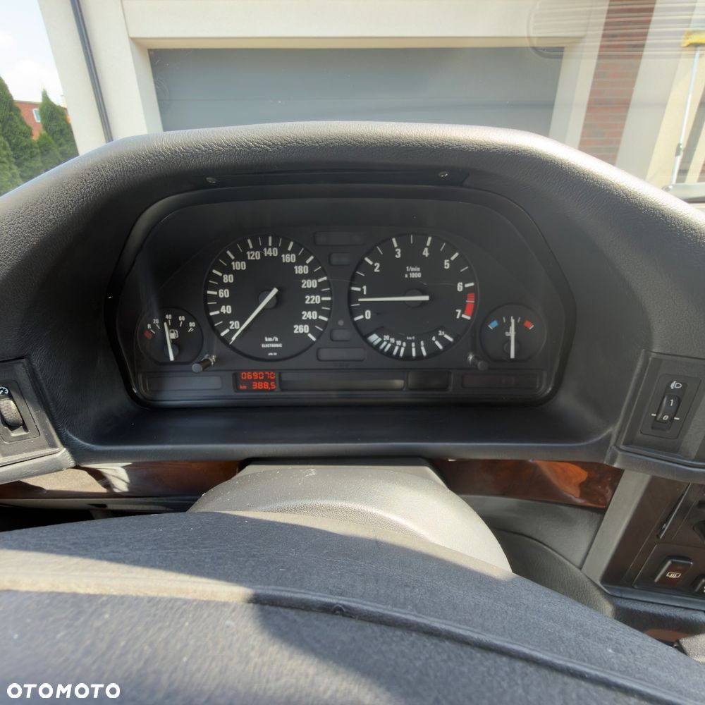 BMW Seria 5 530i V8 - 22