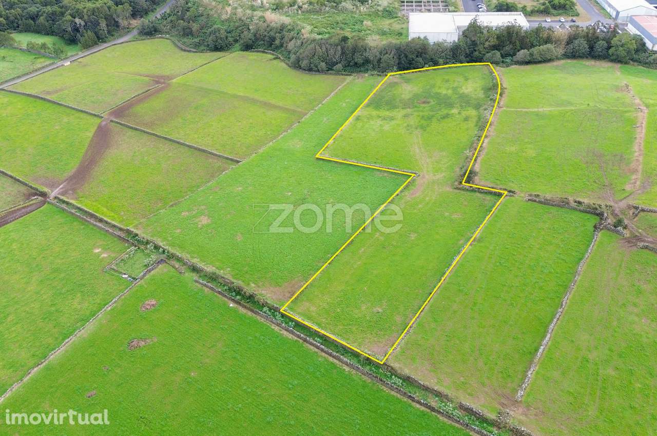 Terreno Rústico com 7.820m², Vista Mar e Bons Acessos em Rabo de Pe... - Grande imagem: 2/17