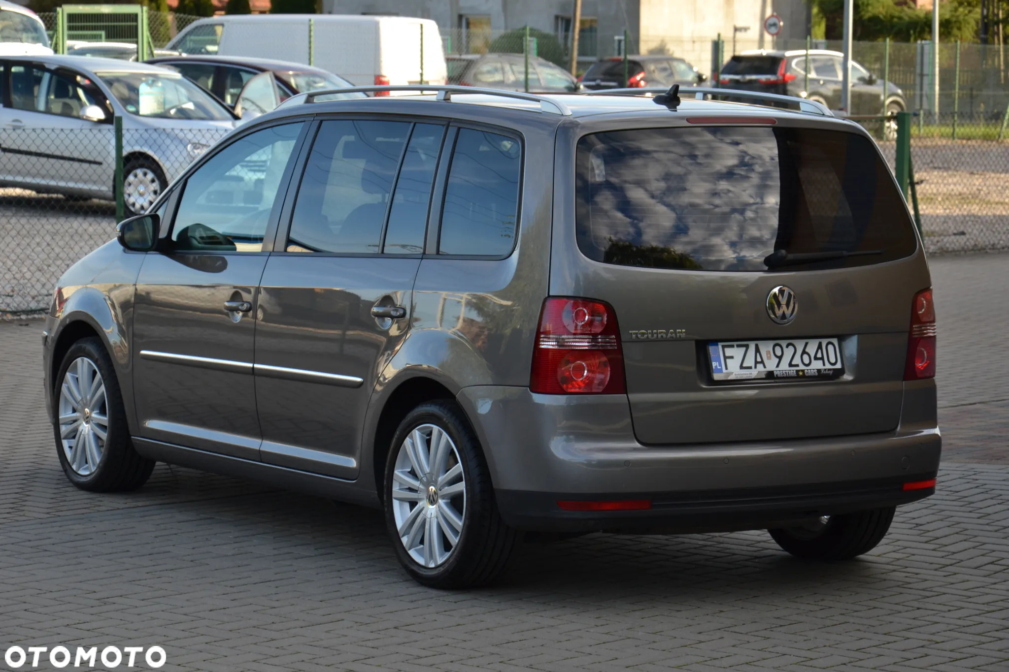 Volkswagen Touran 2.0 TDI DPF Highline DSG - 14