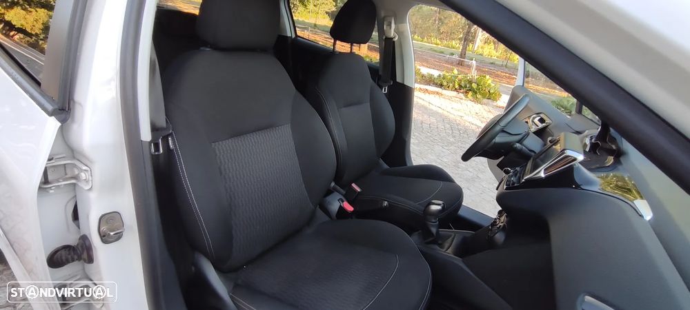 Peugeot 208 1.2 PureTech Style - 21