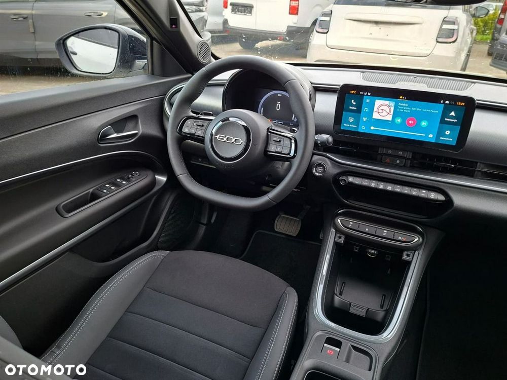 Fiat 600 1.2 Turbo Sport eDCT - 30