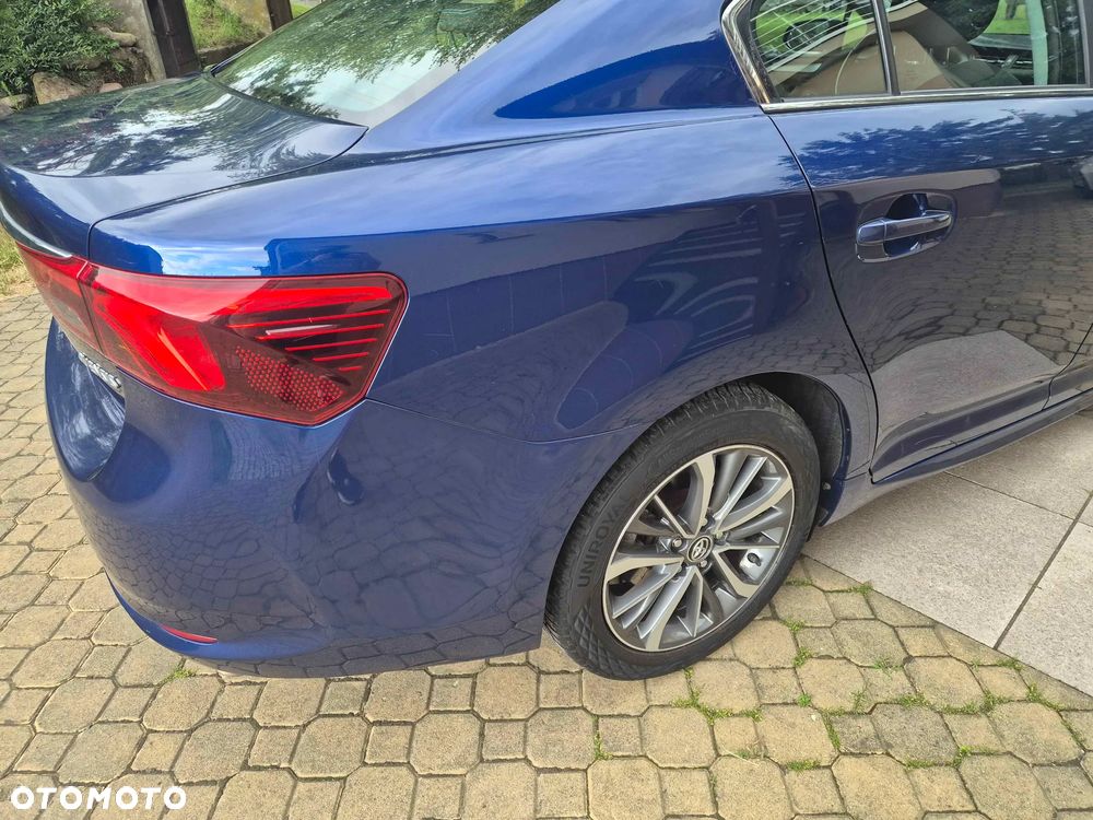 Toyota Avensis 2.0 D-4D Premium - 8