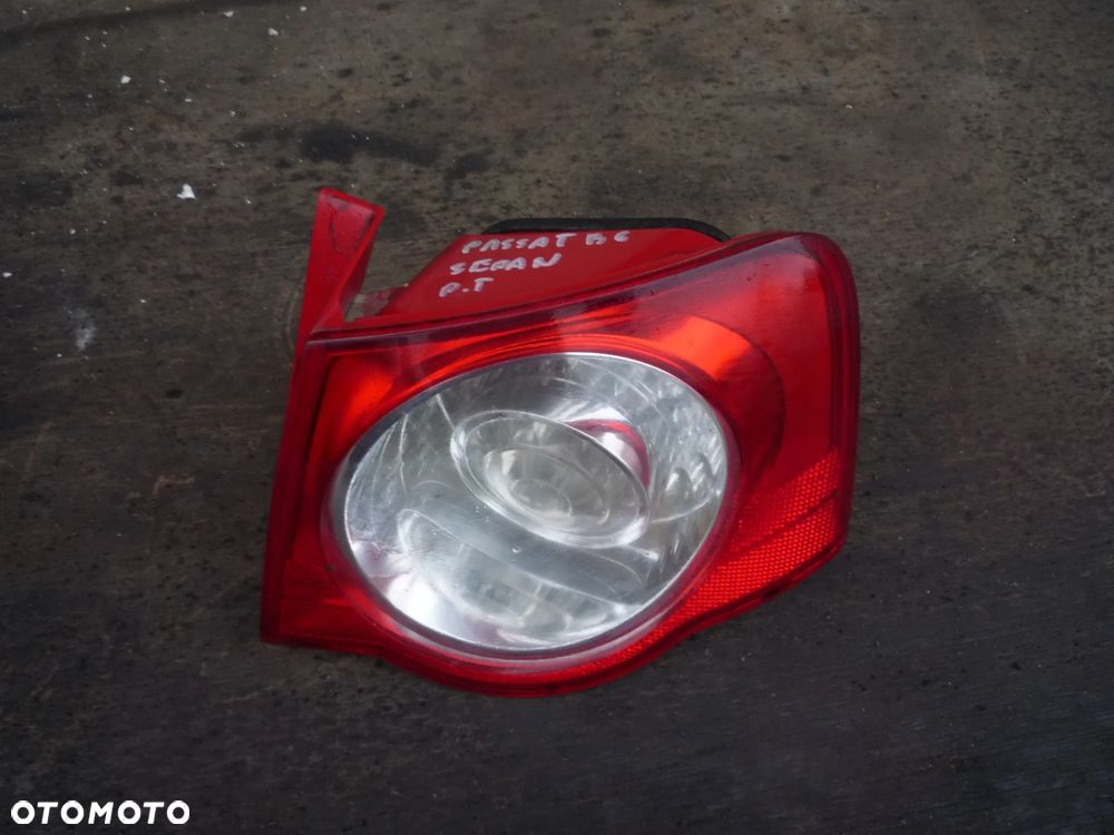 VW PASSAT B6 SEDAN LAMPA TYLNA LEWA LUB PRAWA - 11