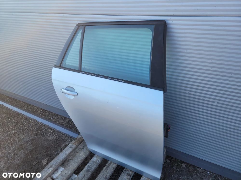 VW Golf V kombi 08r Drzwi prawy tyl  lewy przod LA7W - 4