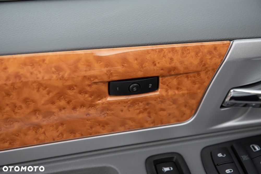 Chrysler Town & Country - 22