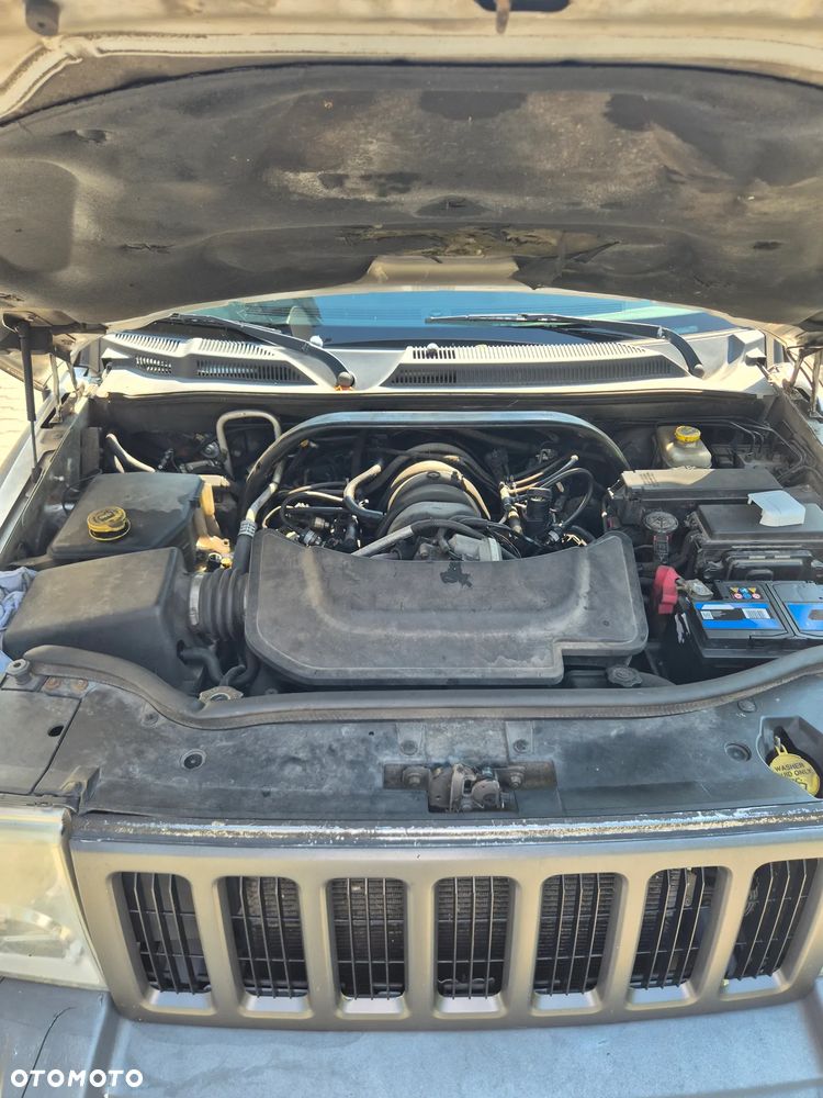 Jeep Commander - 10