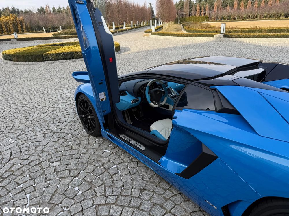 Lamborghini Aventador - 17