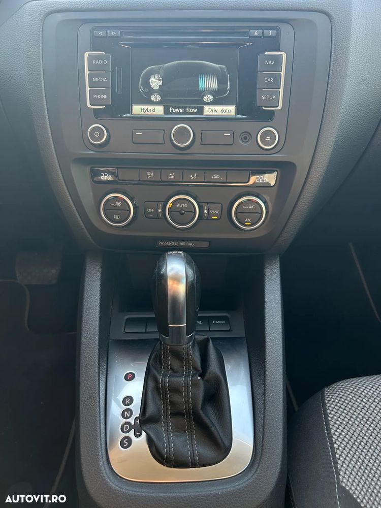 Volkswagen Jetta 1.4 Hybrid DSG Comfortline - 10