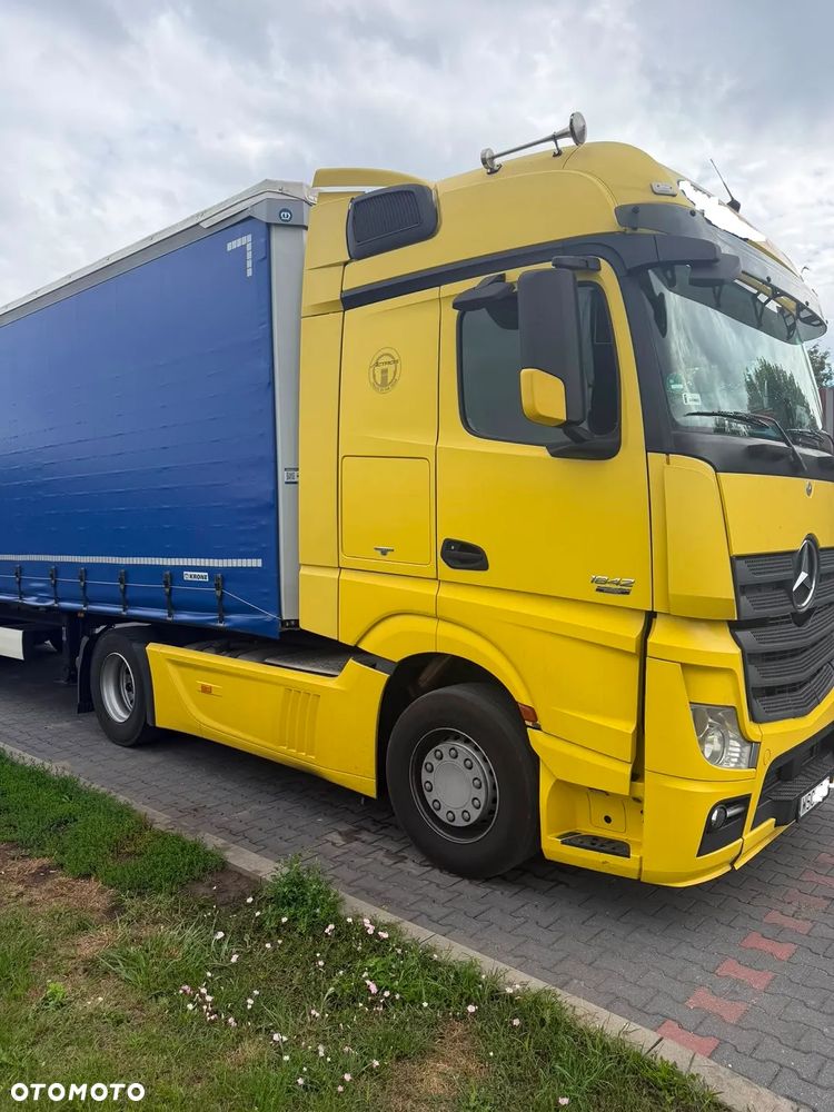 Mercedes-Benz Actros - 3