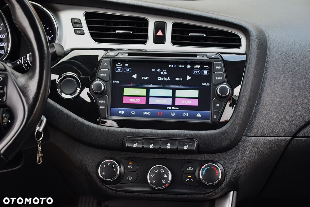 Kia Ceed 1.6 CRDi 128 Fifa World Cup Edition - 31