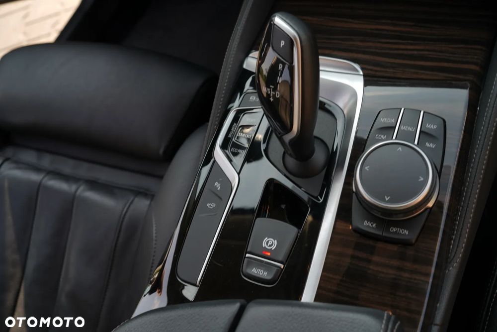 BMW Seria 5 530i xDrive Luxury Line - 17