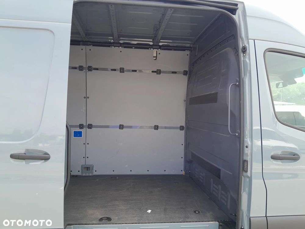 Mercedes-Benz Sprinter - 16