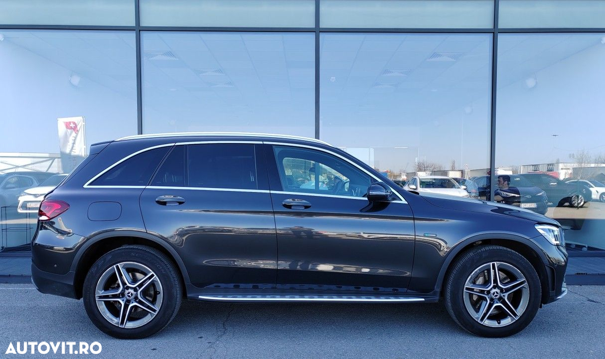 Mercedes-Benz GLC 300 e 4MATIC - 3
