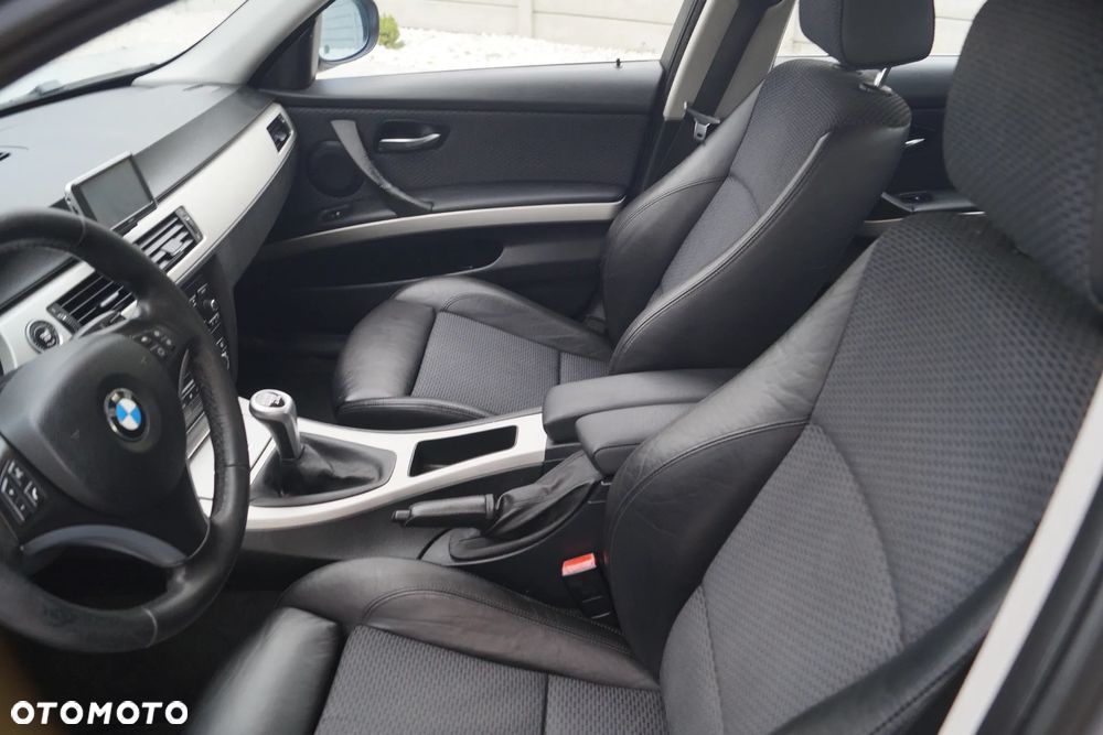 BMW Seria 3 325i - 26