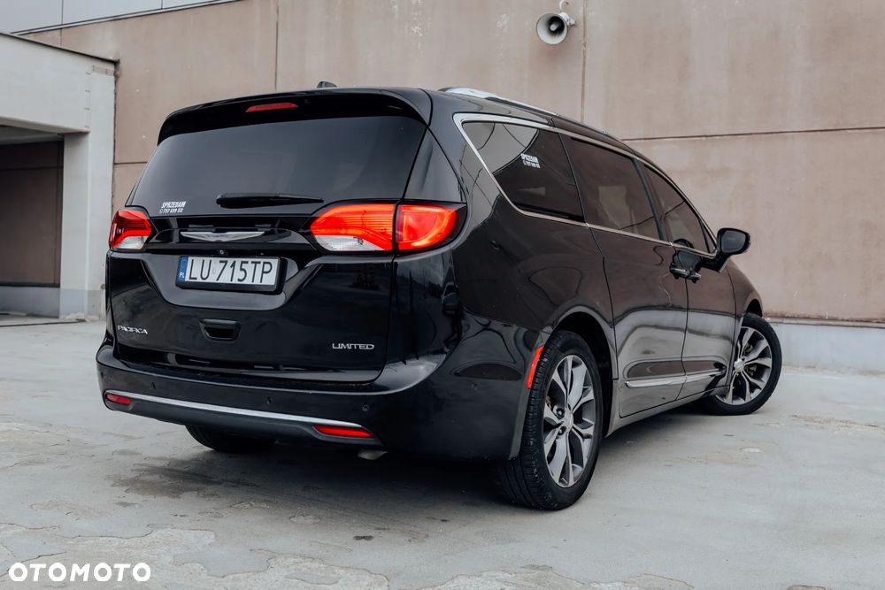 Chrysler Pacifica - 11