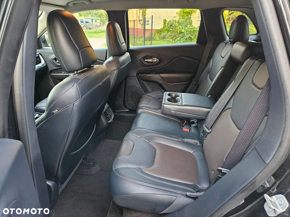 Jeep Cherokee - 10