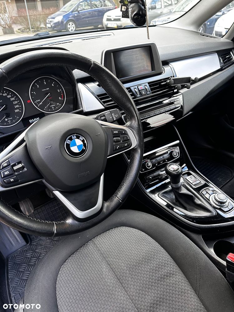 BMW Seria 2 218d - 10