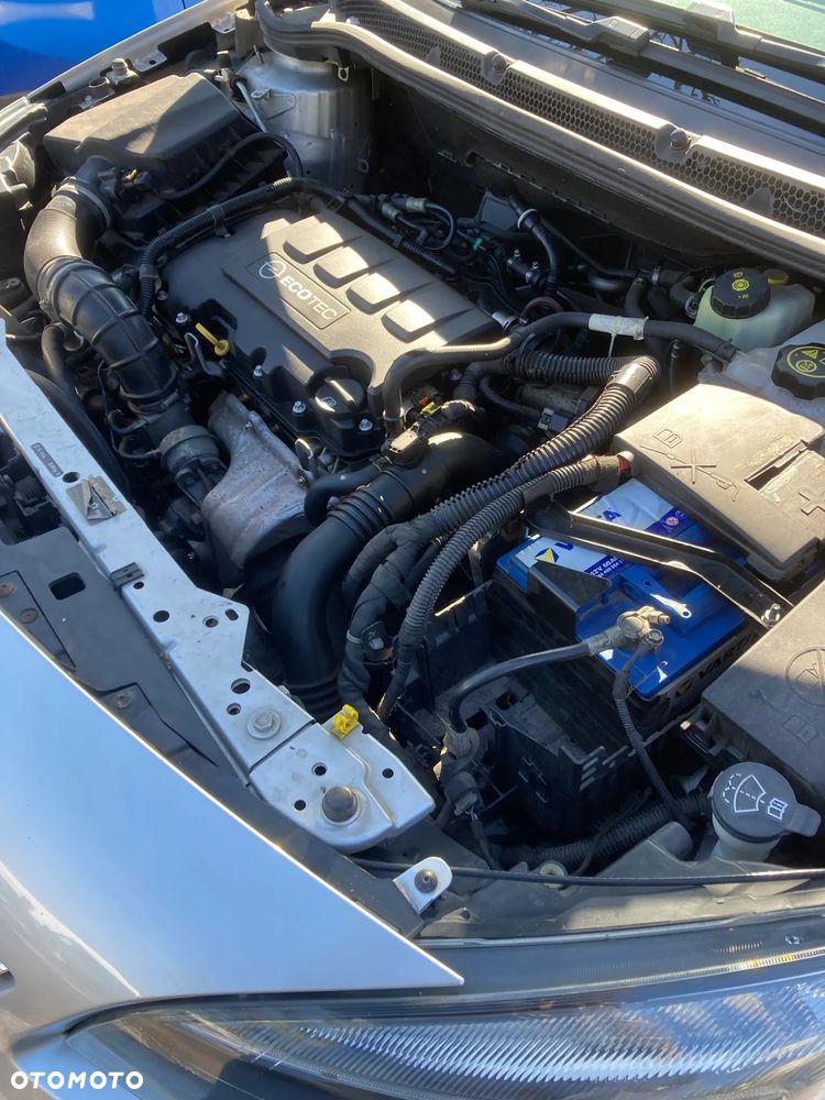 Opel Astra 1.4 Turbo - 10