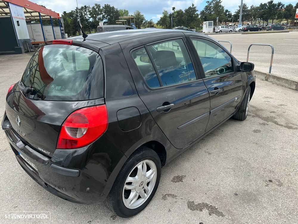 Renault Clio 1.2 16V Confort - 2