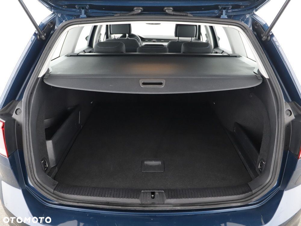 Volkswagen Passat Variant - 23