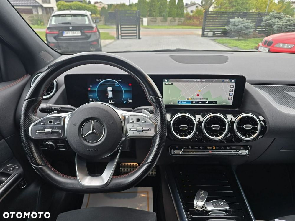 Mercedes-Benz GLA - 11