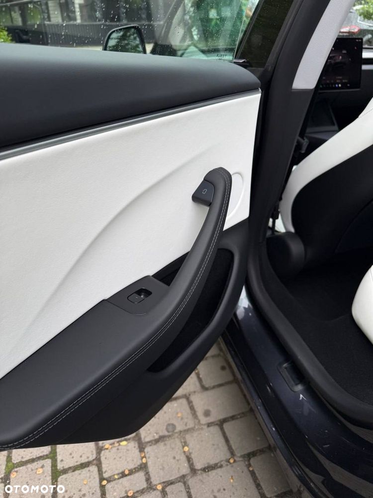 Tesla Model 3 - 5