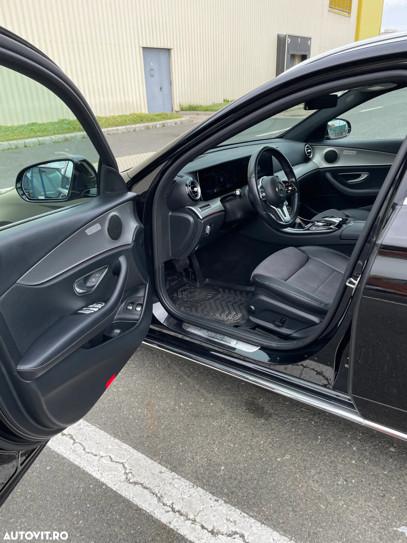 Mercedes-Benz E 200 4Matic T 9G-TRONIC Avantgarde - 11