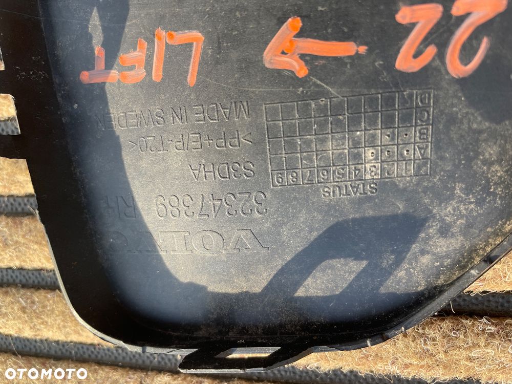 ATRAPA ZAŚLEPKA ZDERZAKA PRZEDNIEGO  VOLVO  XC-40 32347389 PRAWA - 2