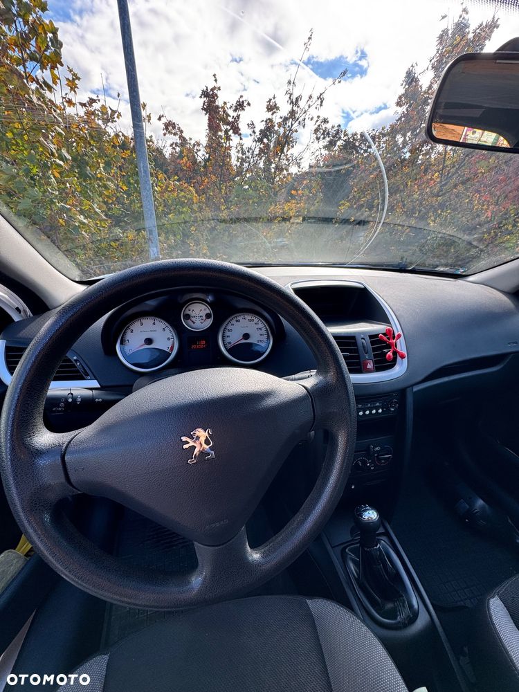 Peugeot 207 1.4 16V Trendy - 10