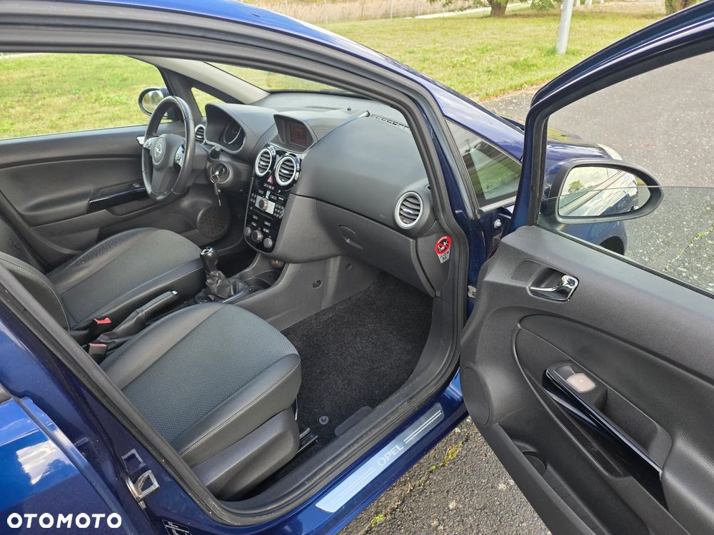 Opel Corsa 1.4 16V Cosmo - 6