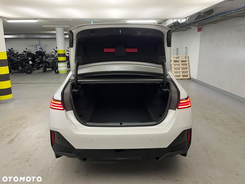 BMW Seria 5 520i mHEV M Sport - 34