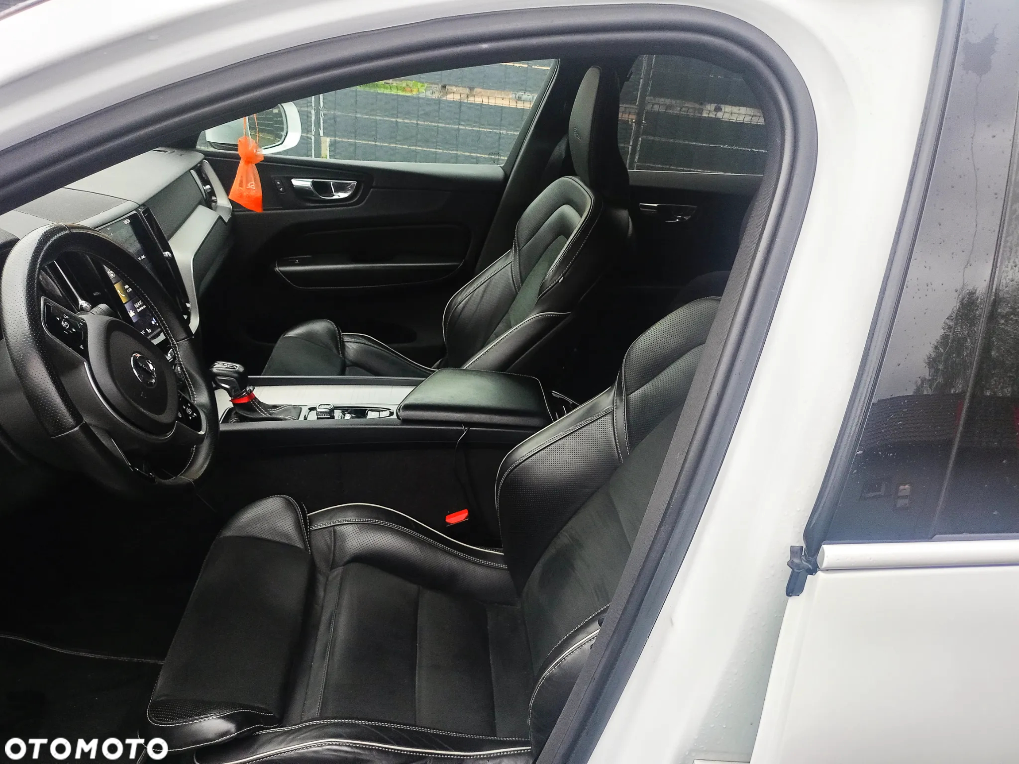 Volvo XC 60 D4 R-Design - 6