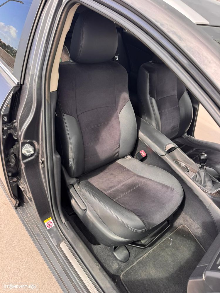Toyota Avensis SW 2.0 D-4D Exclusive +GPS - 12