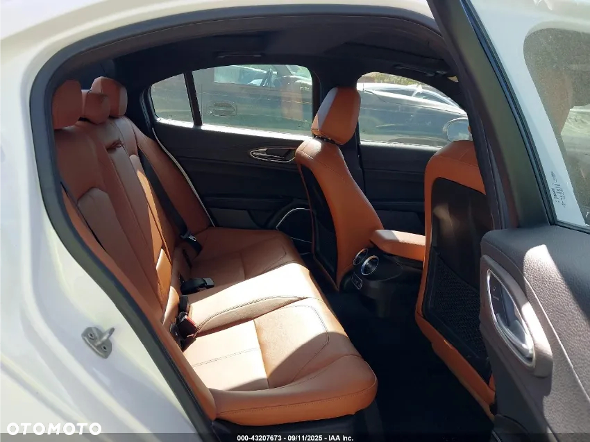 Alfa Romeo Giulia 2.0 Turbo TI - 10